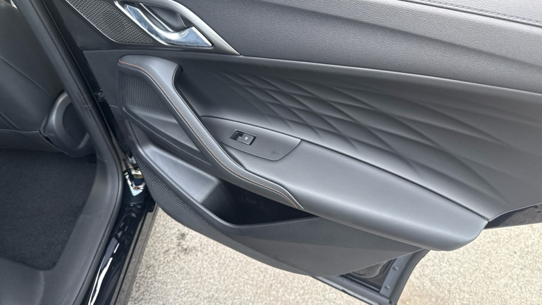 MG HS 1.5 T-GDI Trophy 5dr DCT Petrol Hatchback